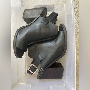 Steve Madden Tallen Booties size 6.5 (runs slightly large fits like a 7)